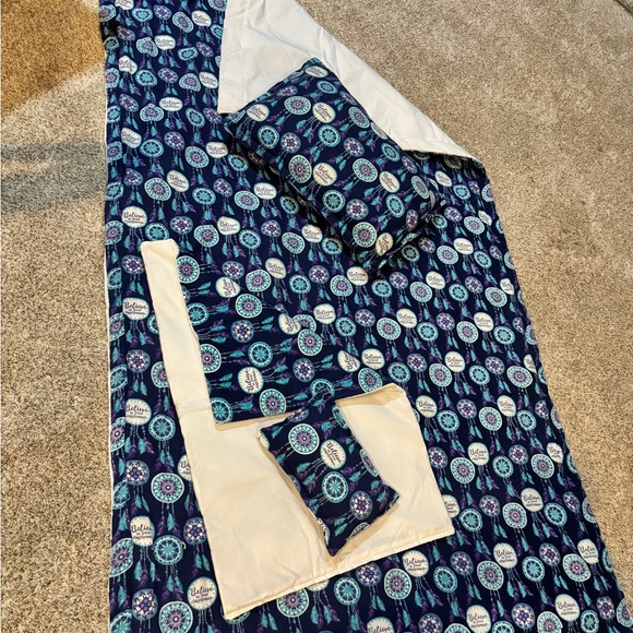 Girls flannel blanket & pillow with matching 18” girl doll blanket & pillow! - Picture 1 of 8